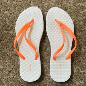 Old Navy flip flops. Size 7-8